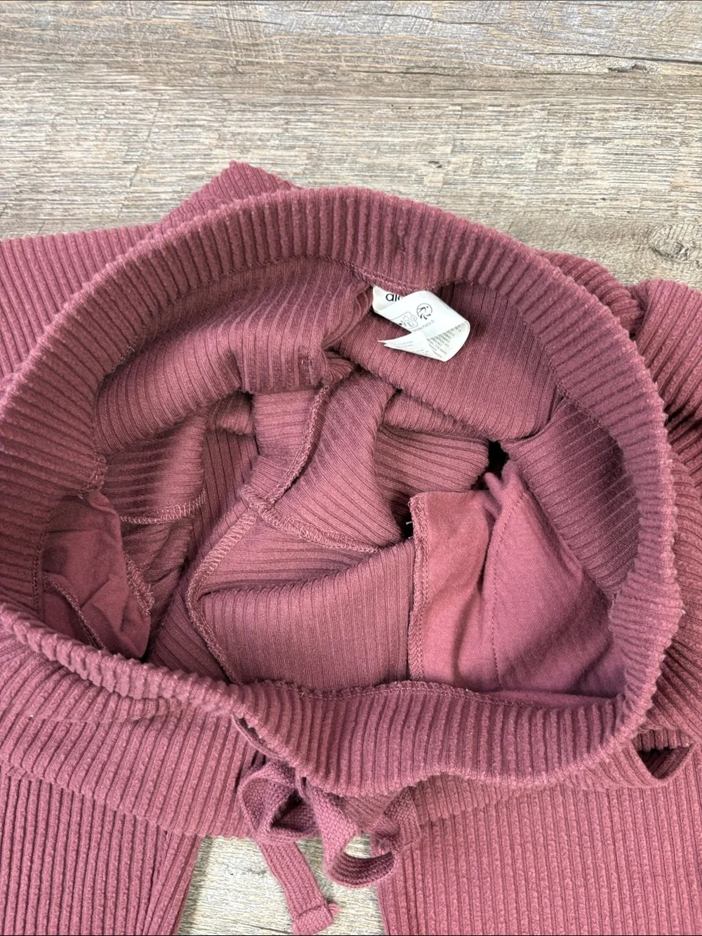 Alo Yoga Muse  Ribbed Jogger Pants Burgundy Truffle Size S